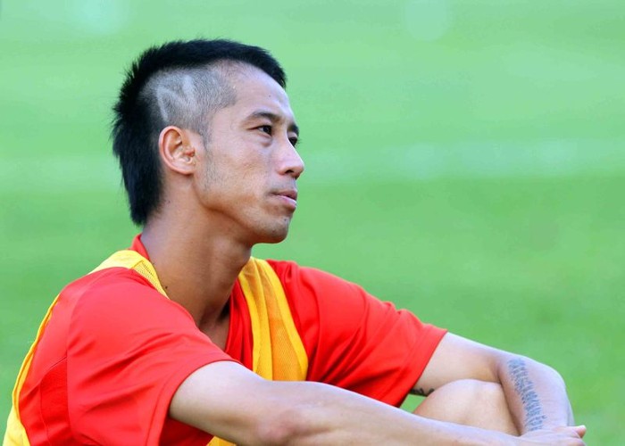 Với những thành công bước đầu đó, tưởng chừng sự nghiệp cầu thủ của chàng trai trẻ Nam Định sẽ lên như ‘diều gặp gió’ thì bất ngờ anh dính tới vụ bán độ tại JVC Cup cuối năm 2003.